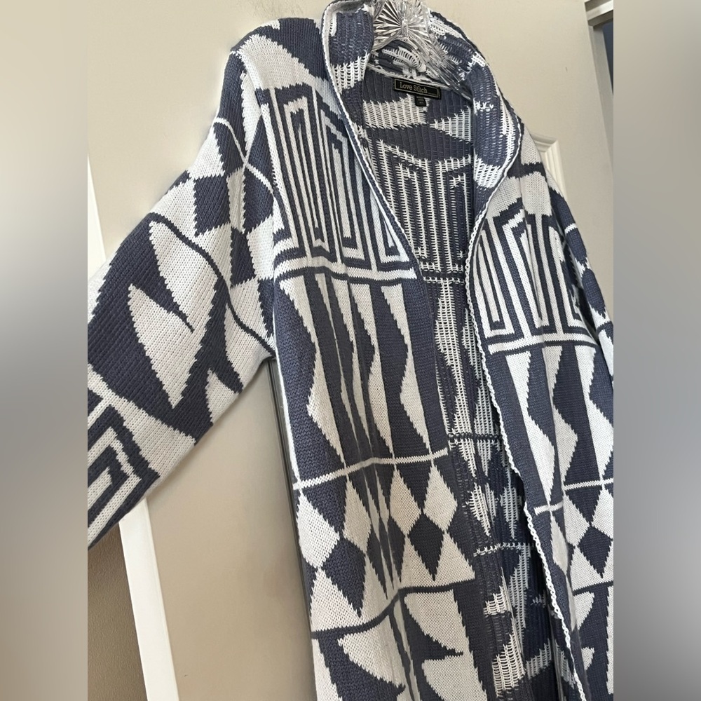 Love Stitch Acrylic Geometric Patterned Blue and White Long Cardigan Size M/L - Picture 10 of 15